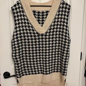 Houndstooth black and white vest size M